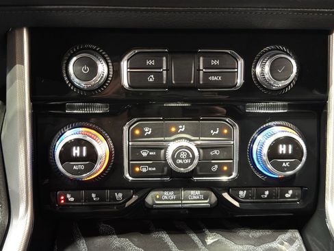 Used 2024 GMC Yukon XL Denali w/ Advanced Technology Package image 37