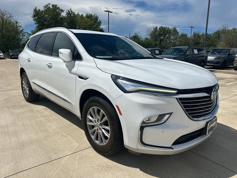 Used 2023 Buick Enclave Essence FWD image 31