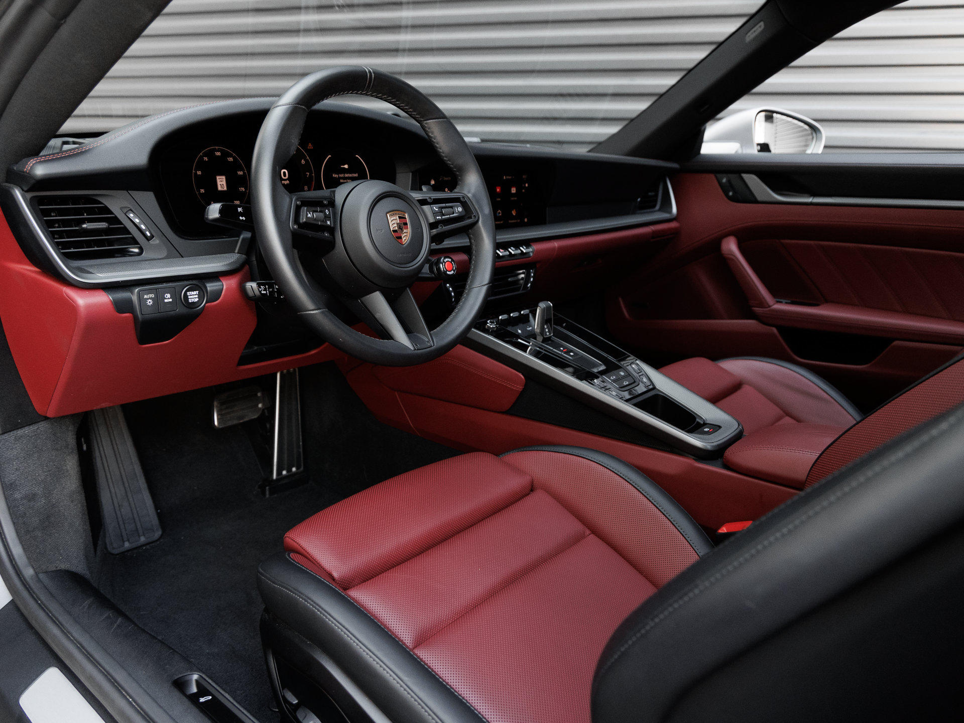 Certified 2025 Porsche 911 Carrera RWD image 4