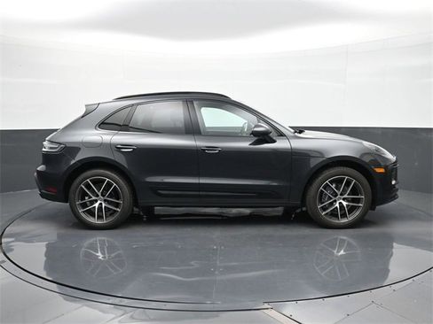 Used 2025 Porsche Macan image 26