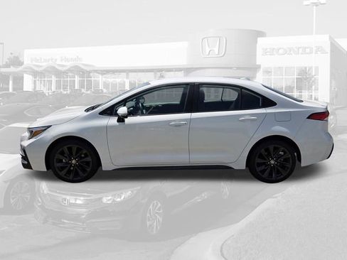 Used 2024 Toyota Corolla SE FWD image 2