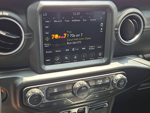 Used 2023 Jeep Wrangler Unlimited Sahara AWD/4WD image 16