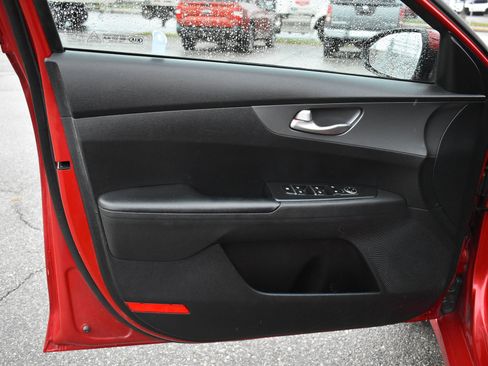 Used 2021 Kia Forte LXS image 12