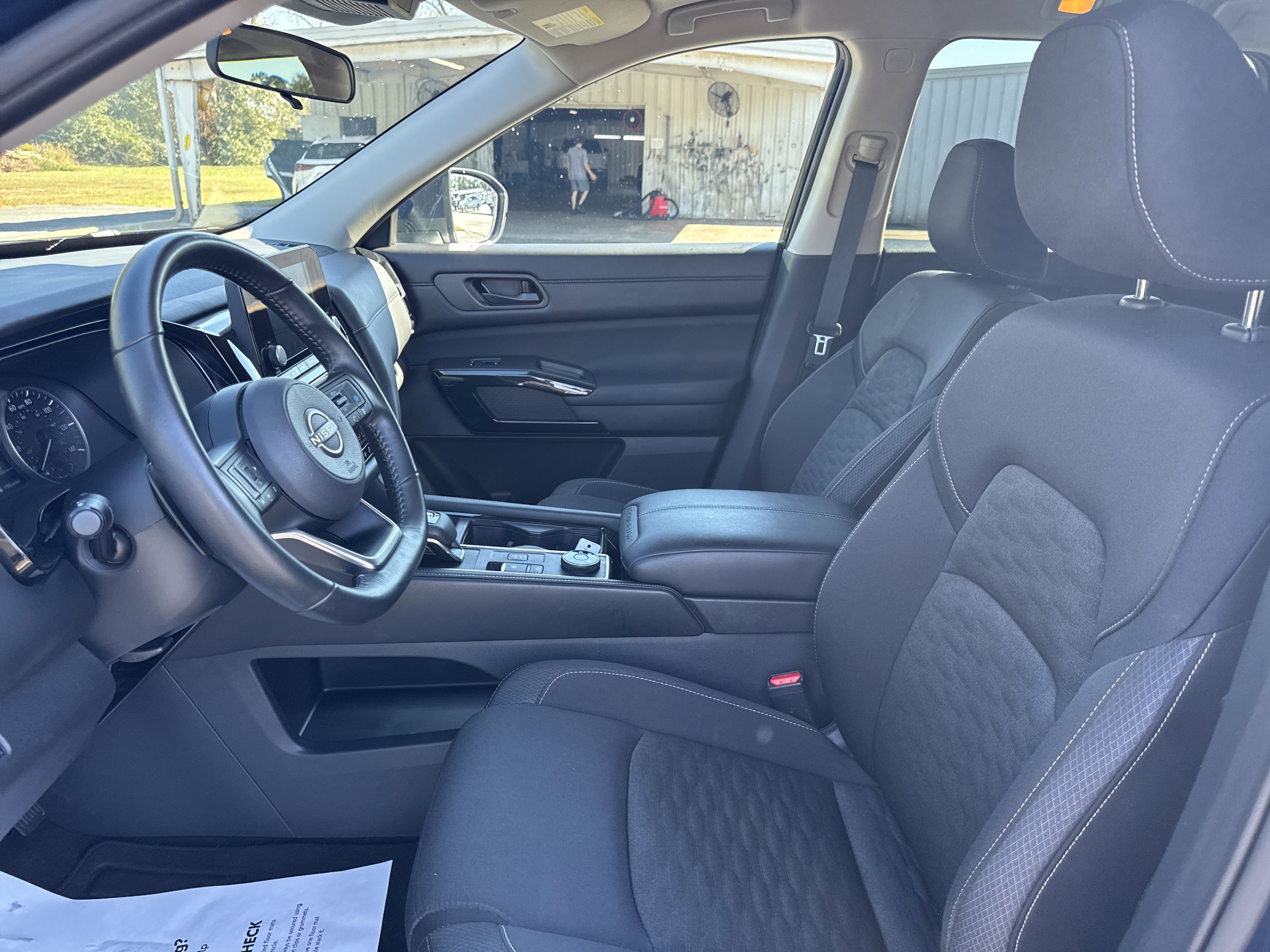 Used 2025 Nissan Pathfinder SV AWD/4WD image 13