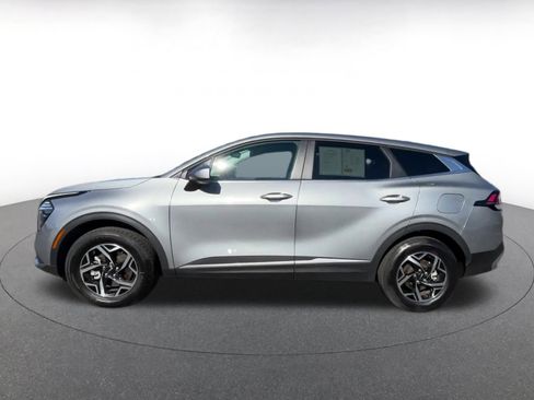 Used 2024 Kia Sportage LX image 9