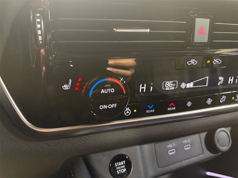 Used 2024 Nissan Rogue Platinum w/ Platinum Premium Package image 30