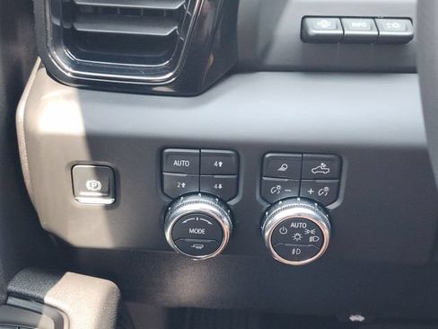 Used 2025 GMC Sierra 2500 AT4 w/ AT4 Premium Plus Package AWD/4WD image 23