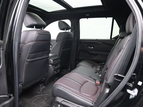 Used 2025 Honda Pilot Black Edition image 27