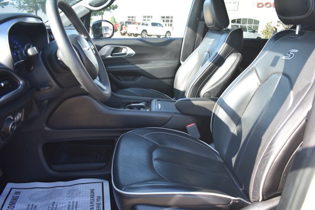 Used 2025 Chrysler Pacifica Limited FWD image 15