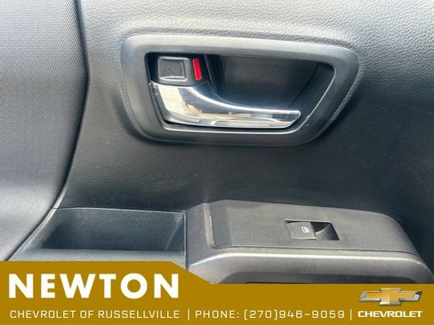 Used 2016 Toyota Tacoma TRD Off-Road w/ Towing Package AWD/4WD image 35