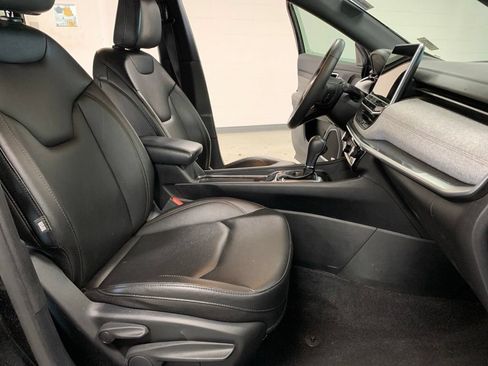 Used 2024 Jeep Compass Latitude w/ Sun and Sound Group AWD/4WD image 5
