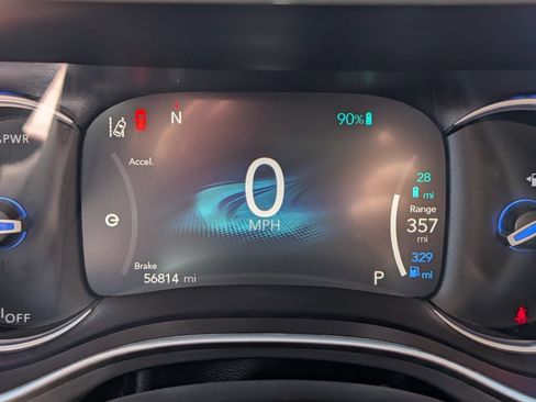 Used 2023 Chrysler Pacifica Touring-L FWD image 26