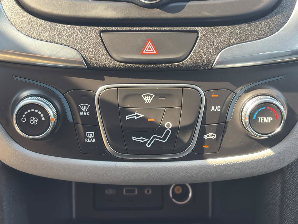 Used 2020 Chevrolet Equinox LS w/ LS Convenience Package AWD/4WD image 17