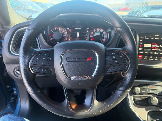 Used 2022 Dodge Challenger SXT w/ Driver Convenience Group RWD image 17