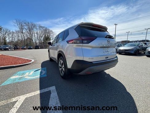 Used 2022 Nissan Rogue SV image 15