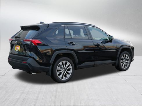 Used 2023 Toyota RAV4 XLE Premium image 7