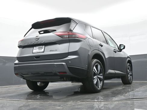 Used 2024 Nissan Rogue SL image 38