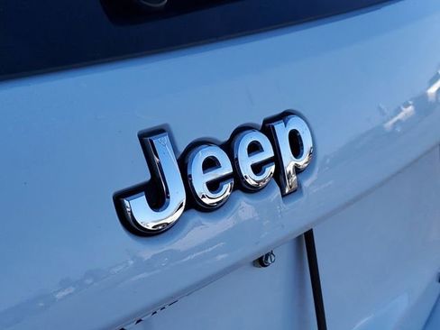 Used 2019 Jeep Grand Cherokee Limited image 11