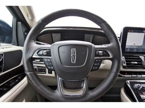 Used 2018 Lincoln Navigator Select w/ Technology Package RWD image 14