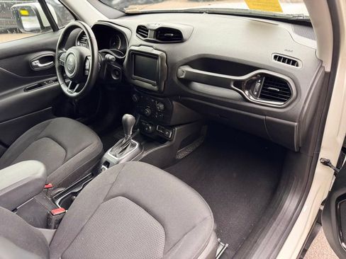 Used 2018 Jeep Renegade Altitude AWD/4WD image 25