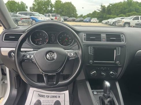 Used 2018 Volkswagen Jetta SE FWD image 11