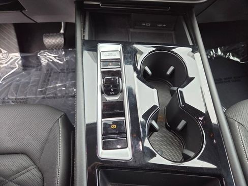 Used 2024 Volkswagen Atlas SE FWD image 27