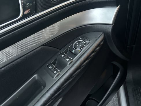 Used 2017 Ford Explorer XLT w/ Equipment Group 202A image 23