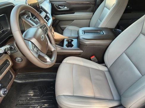 Used 2022 Chevrolet Tahoe Z71 w/ Luxury Package image 4