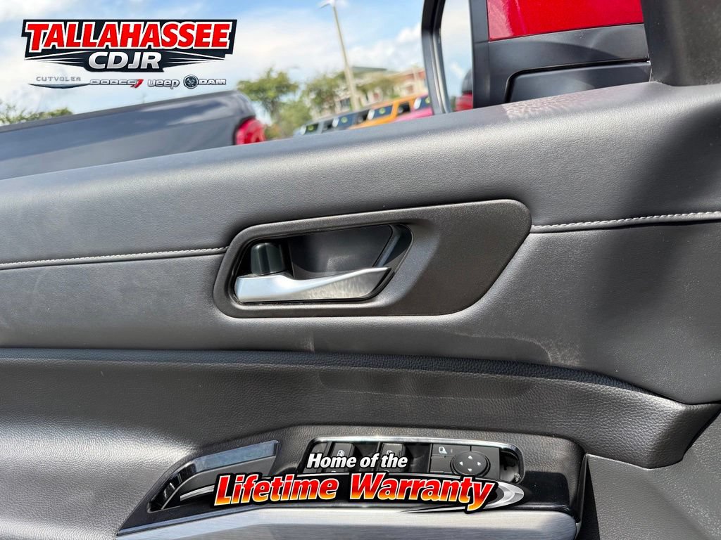 Used 2023 Nissan Pathfinder SL w/ Black Appearance Package AWD/4WD image 17