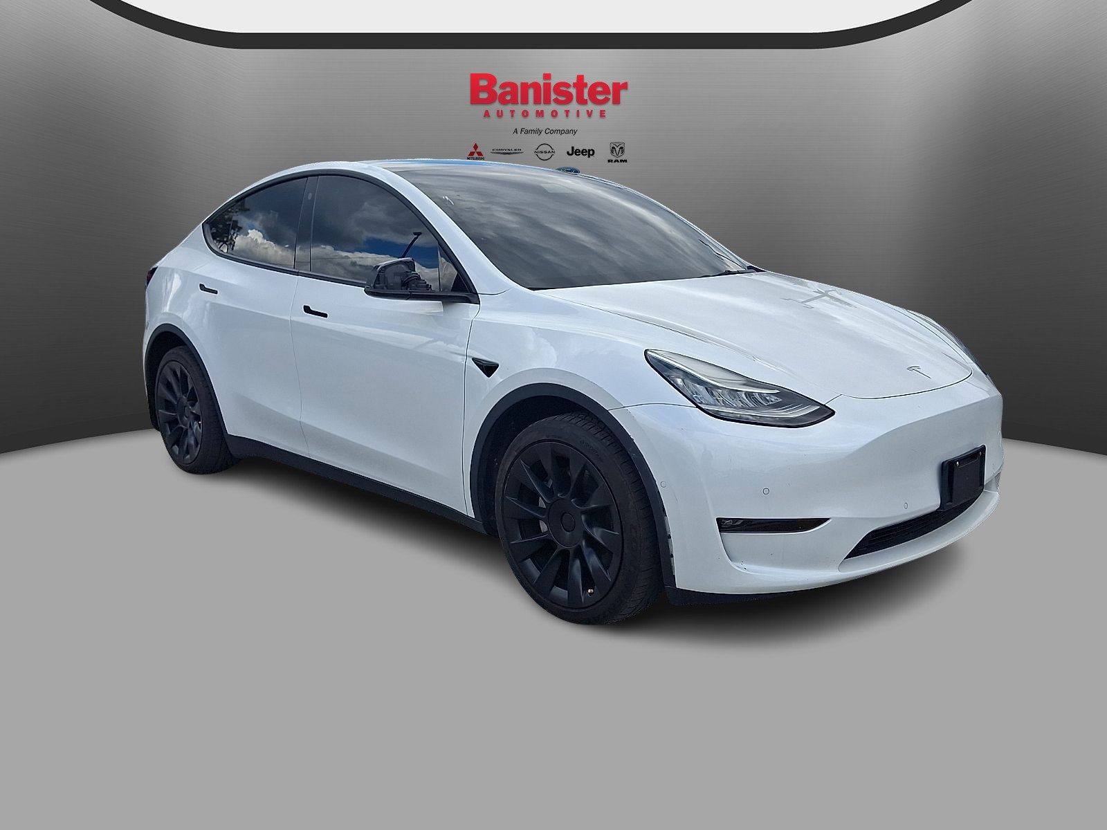 Used 2022 Tesla Model Y Long Range AWD/4WD image 3