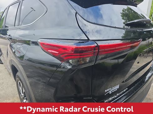 Used 2023 Toyota Highlander XLE AWD/4WD image 8