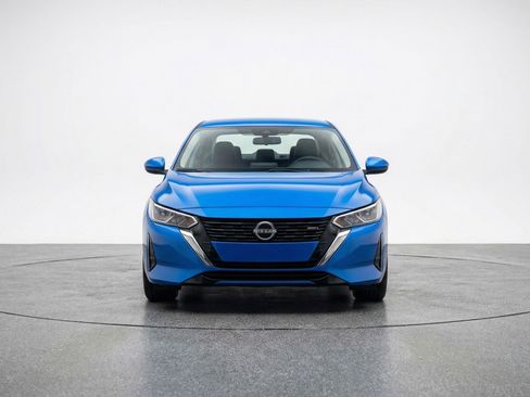 Used 2025 Nissan Sentra SV image 2