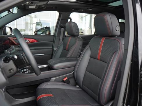 Used 2024 Chevrolet Traverse RS FWD image 20