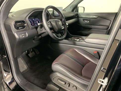 Used 2025 Honda Pilot Black Edition image 33