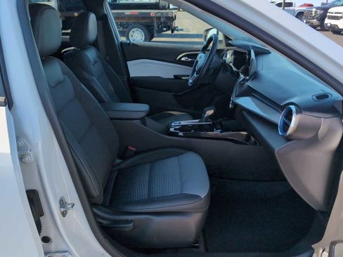 Used 2025 Chevrolet Trax LT w/ LT Convenience Package image 26