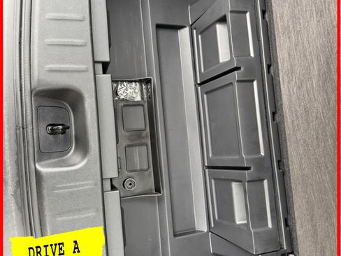 Used 2024 Nissan Pathfinder SV image 8