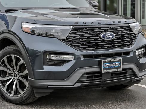 Used 2023 Ford Explorer ST-Line w/ Class IV Trailer Tow Package AWD/4WD image 2