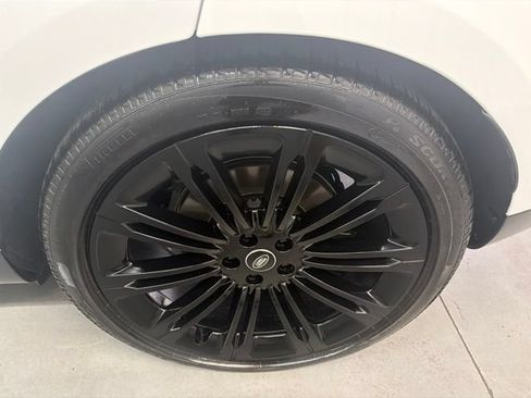 Certified 2025 Land Rover Range Rover SE AWD/4WD image 28