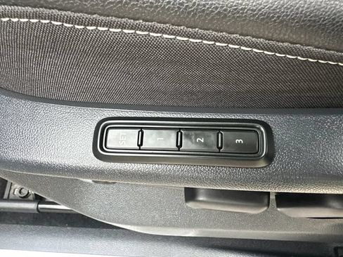 Used 2023 Volkswagen Tiguan SEL R-Line AWD/4WD image 32