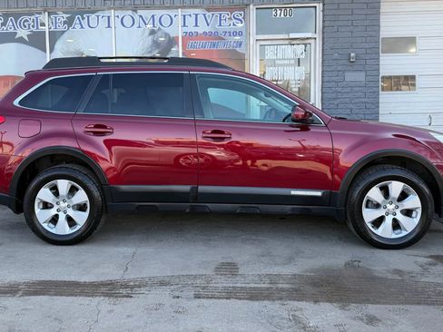 Used 2011 Subaru Outback 2.5i Limited image 2