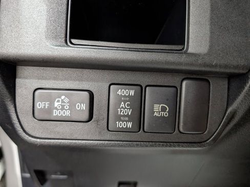 Used 2018 Toyota Tacoma TRD Sport image 22