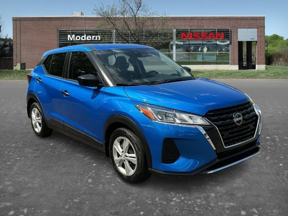 Certified 2025 Nissan Kicks Play S FWD image 5