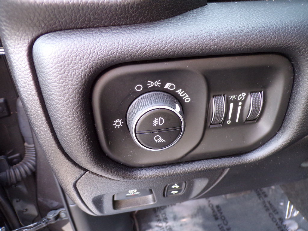 Used 2020 RAM 1500 Laramie AWD/4WD image 19