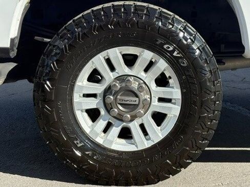 Used 2019 Ford F250 XLT w/ Snow Plow Prep Package image 14