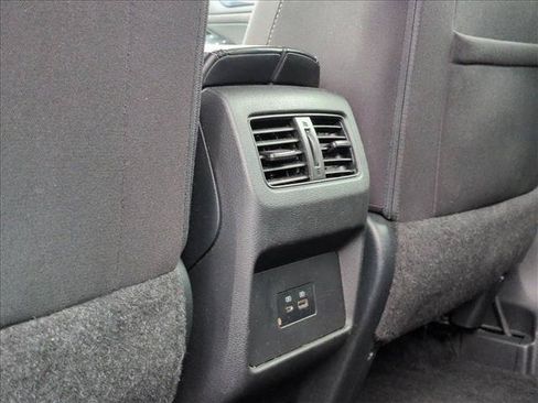 Used 2023 Nissan Rogue SV FWD image 16