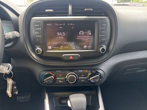 Used 2025 Kia Soul LX w/ LX Technology Package FWD image 17