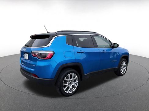 Used 2025 Jeep Compass Limited image 15