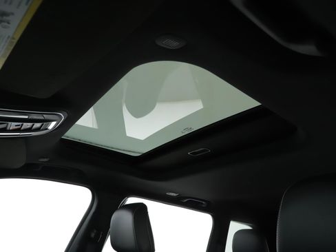 Used 2023 Jeep Grand Cherokee Altitude image 5