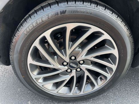 Used 2020 Lincoln Nautilus Reserve w/ Equipment Group 201A FWD image 10