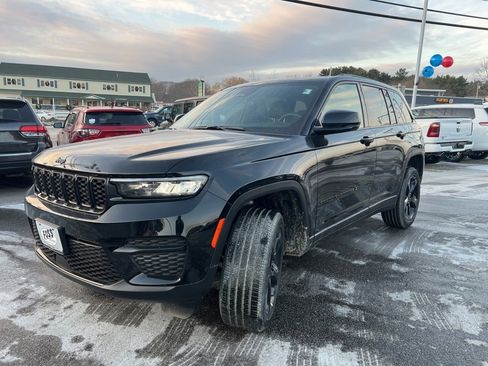 New 2025 Jeep Grand Cherokee Altitude image 3